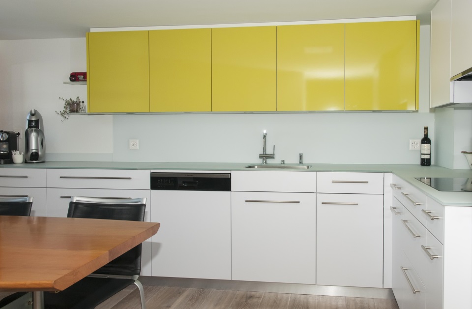 Küche weiss/gelb